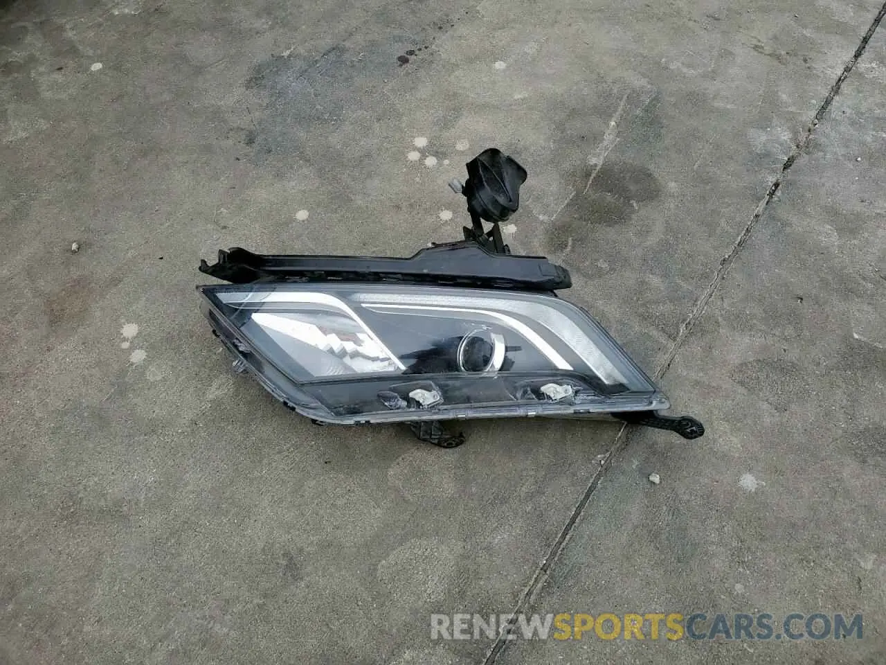13 Photograph of a damaged car 5FNRL6H74KB069409 HONDA All Models 2019