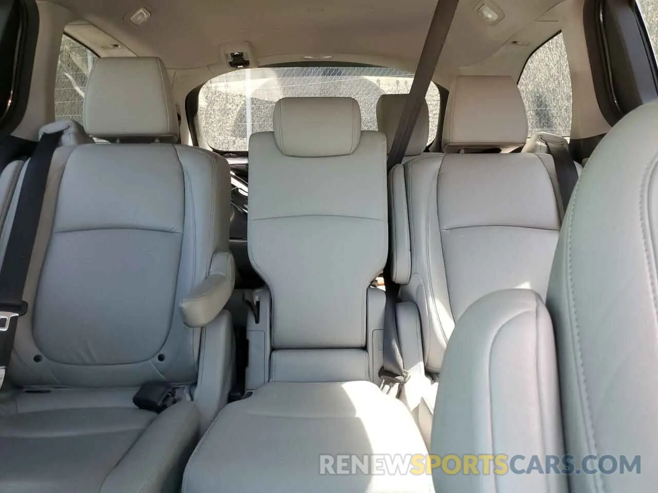 10 Photograph of a damaged car 5FNRL6H74KB079468 HONDA All Models 2019