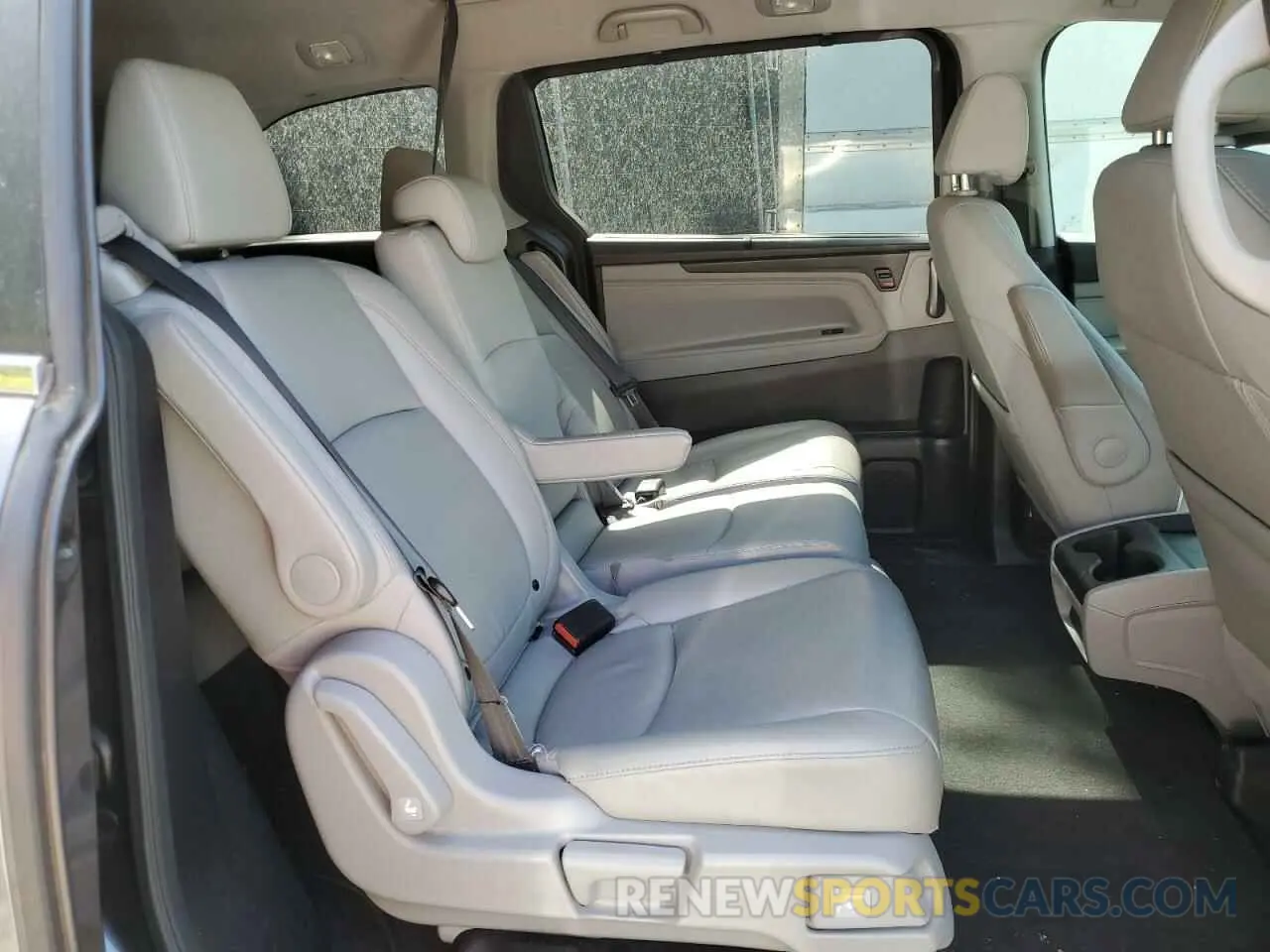 11 Photograph of a damaged car 5FNRL6H74KB079468 HONDA All Models 2019