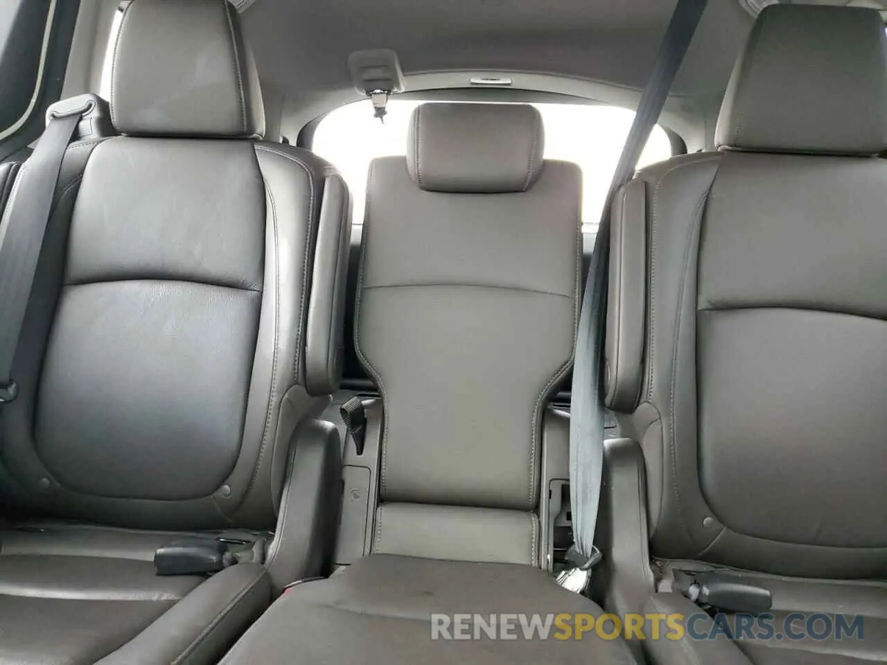 10 Photograph of a damaged car 5FNRL6H74KB090356 HONDA All Models 2019