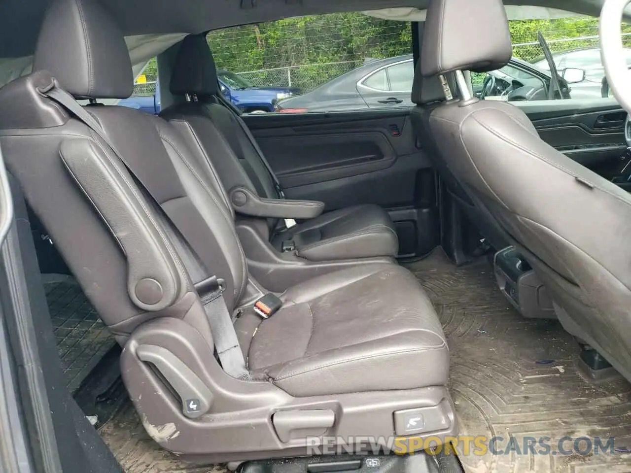11 Photograph of a damaged car 5FNRL6H74KB117846 HONDA All Models 2019
