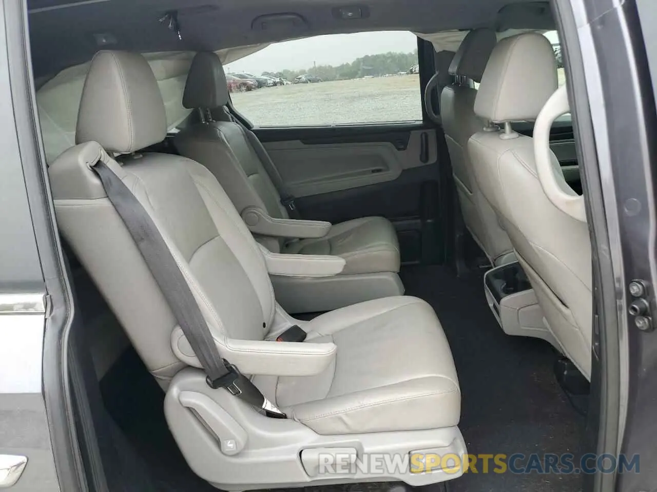 11 Photograph of a damaged car 5FNRL6H74KB123002 HONDA All Models 2019