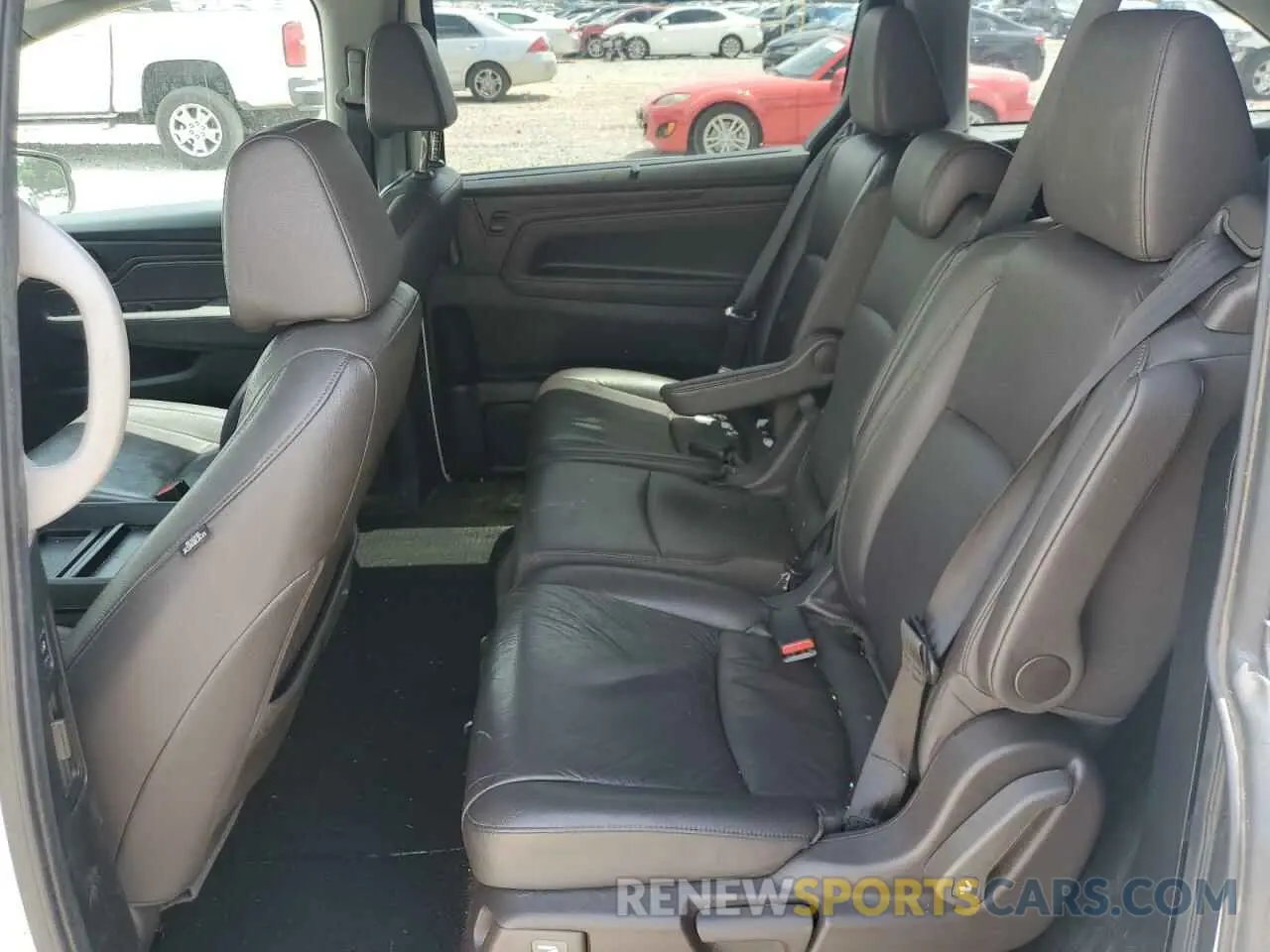 11 Photograph of a damaged car 5FNRL6H75KB003287 HONDA All Models 2019