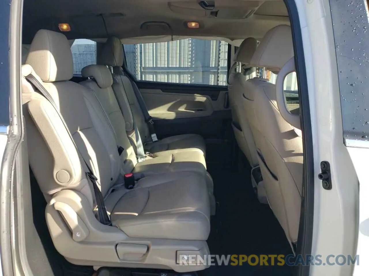 11 Photograph of a damaged car 5FNRL6H75KB017979 HONDA All Models 2019