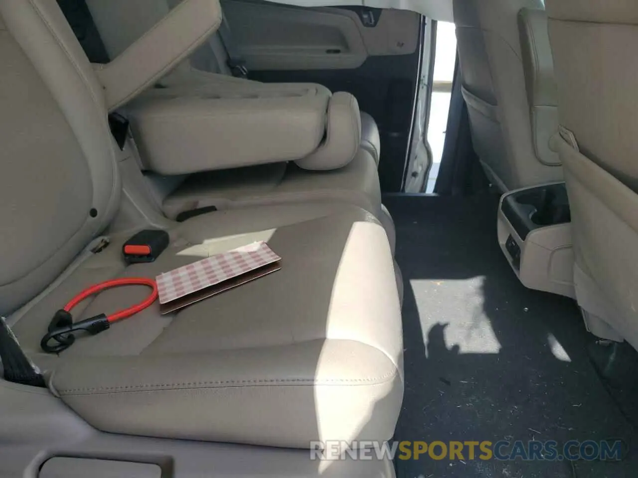 11 Photograph of a damaged car 5FNRL6H75KB058466 HONDA All Models 2019