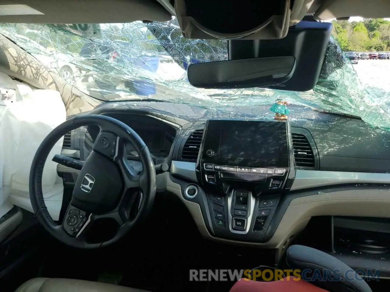 9 Photograph of a damaged car 5FNRL6H75KB058466 HONDA All Models 2019