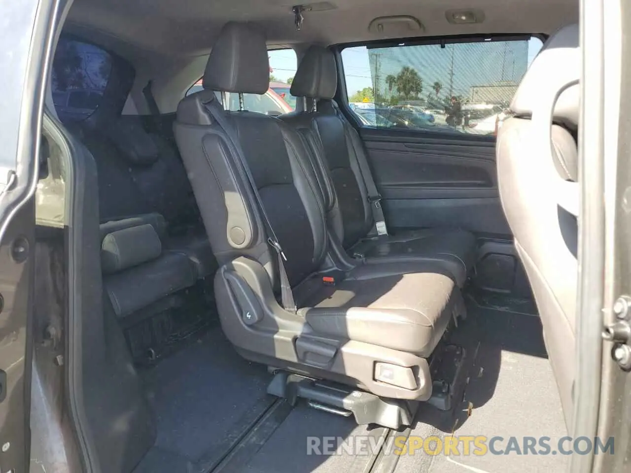 11 Photograph of a damaged car 5FNRL6H75KB082282 HONDA All Models 2019