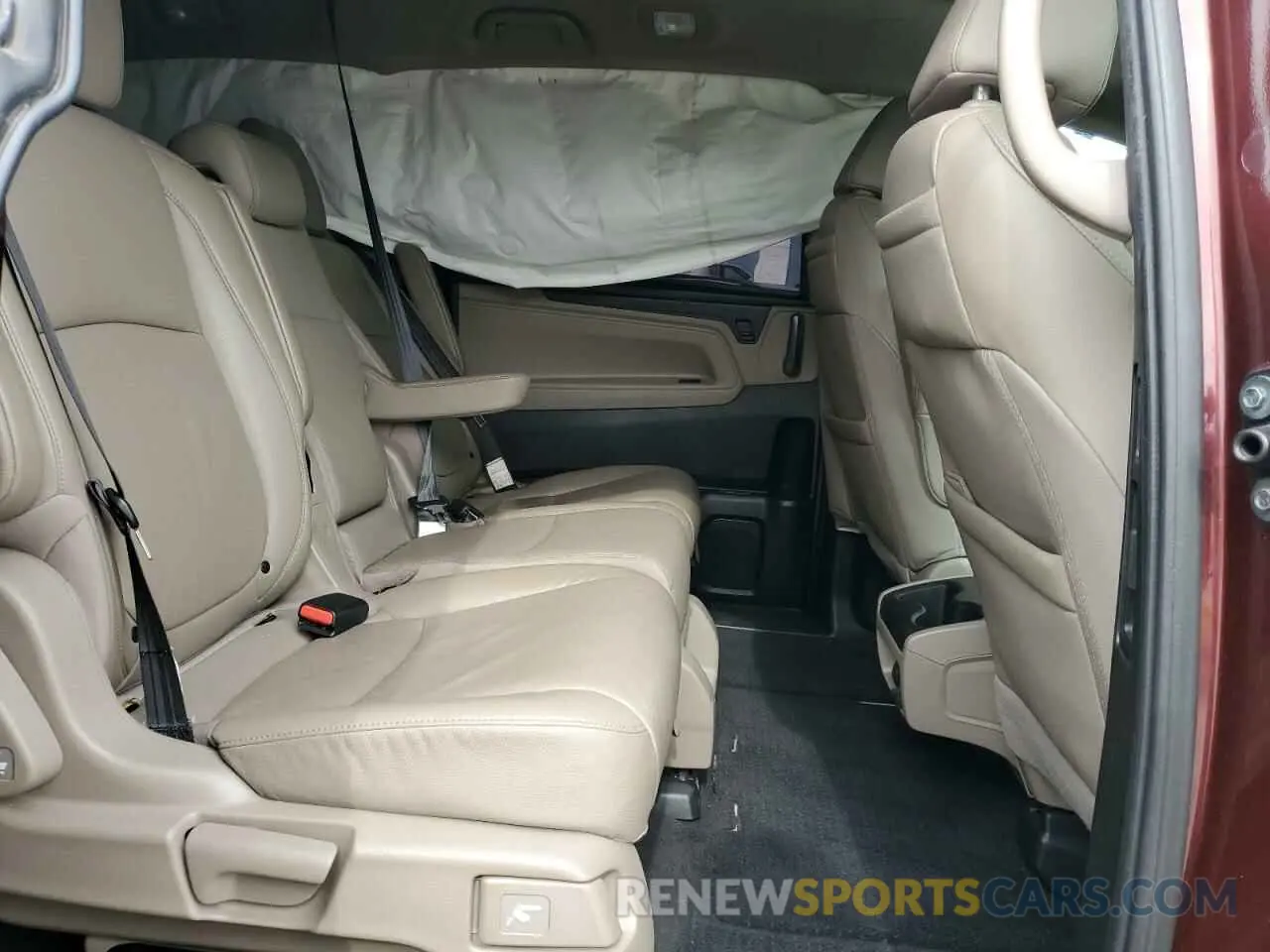 11 Photograph of a damaged car 5FNRL6H76KB020972 HONDA All Models 2019