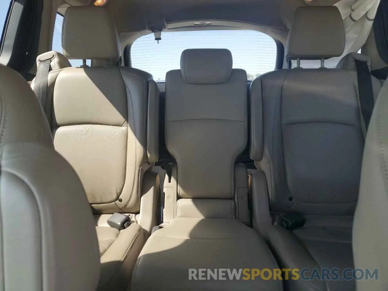 10 Photograph of a damaged car 5FNRL6H76KB036217 HONDA All Models 2019