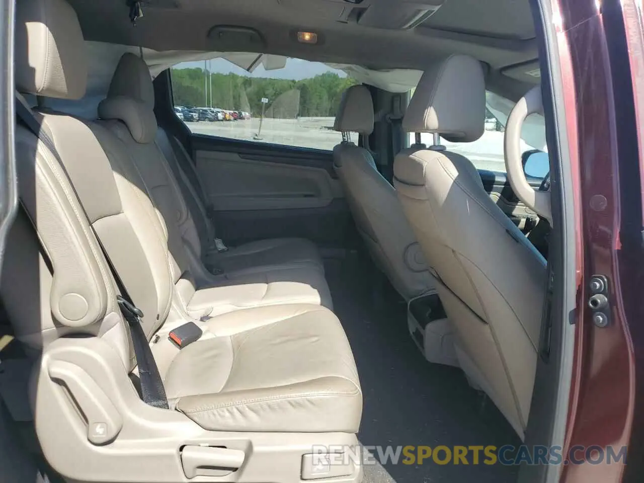 11 Photograph of a damaged car 5FNRL6H76KB036217 HONDA All Models 2019