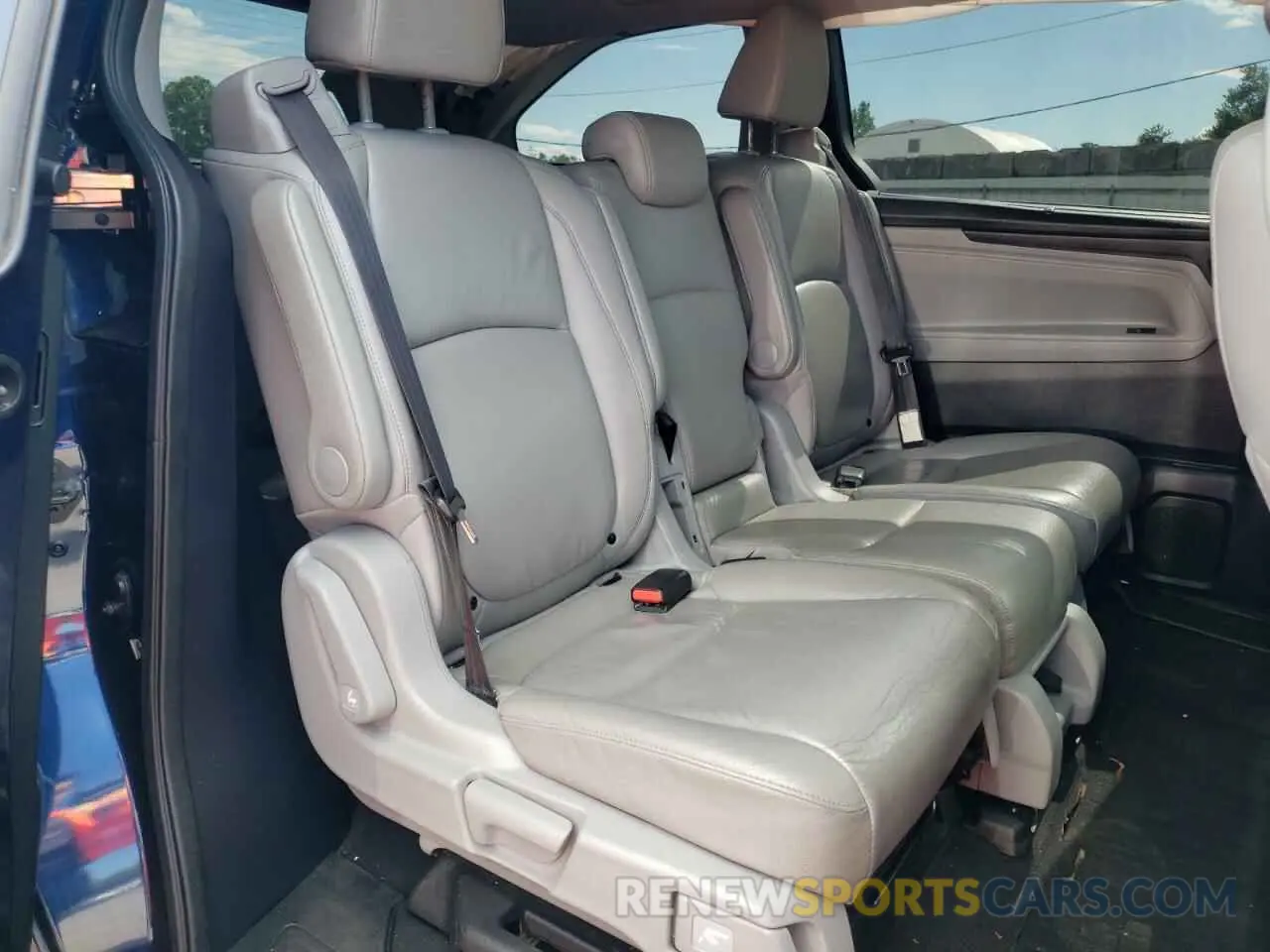 11 Photograph of a damaged car 5FNRL6H76KB044267 HONDA All Models 2019