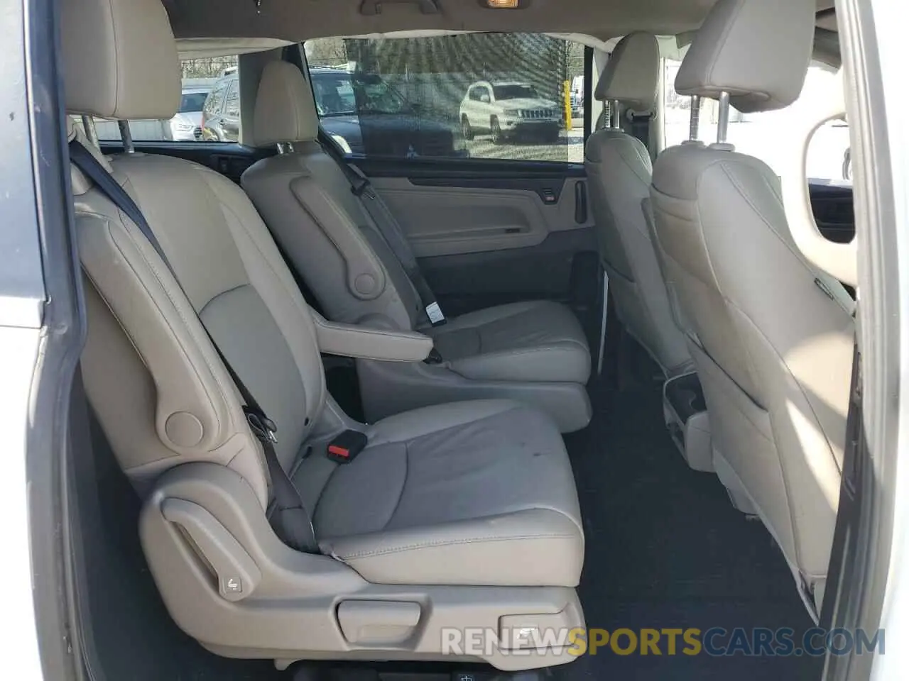 11 Photograph of a damaged car 5FNRL6H76KB058458 HONDA All Models 2019