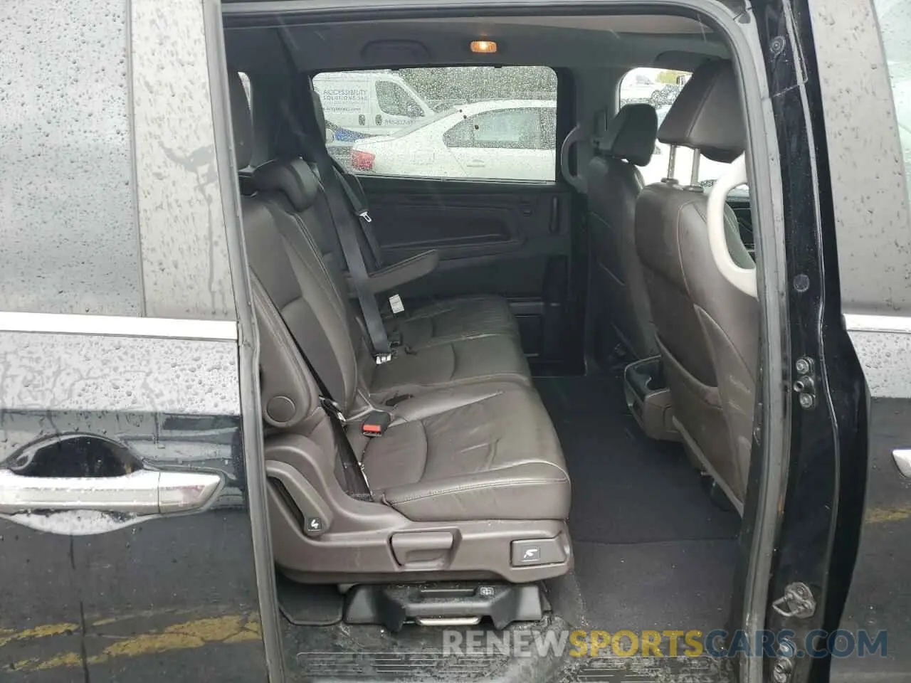 11 Photograph of a damaged car 5FNRL6H76KB124717 HONDA All Models 2019