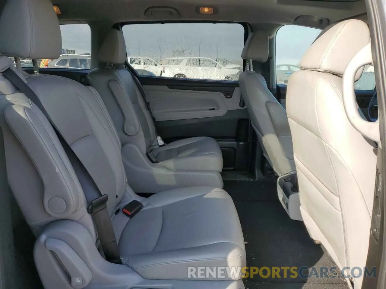 11 Photograph of a damaged car 5FNRL6H77KB071820 HONDA All Models 2019