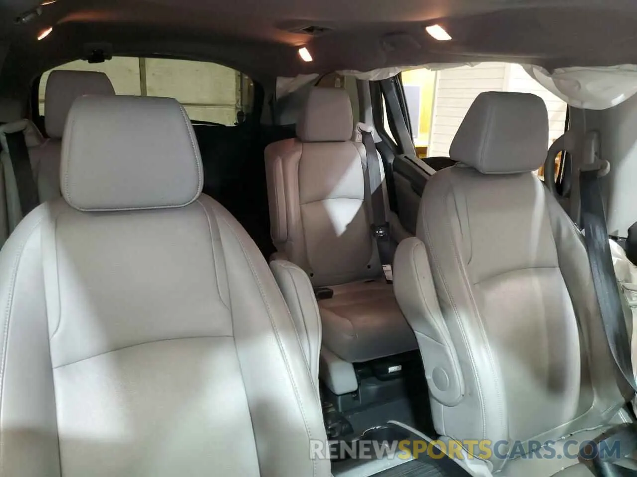 10 Photograph of a damaged car 5FNRL6H77KB110163 HONDA All Models 2019