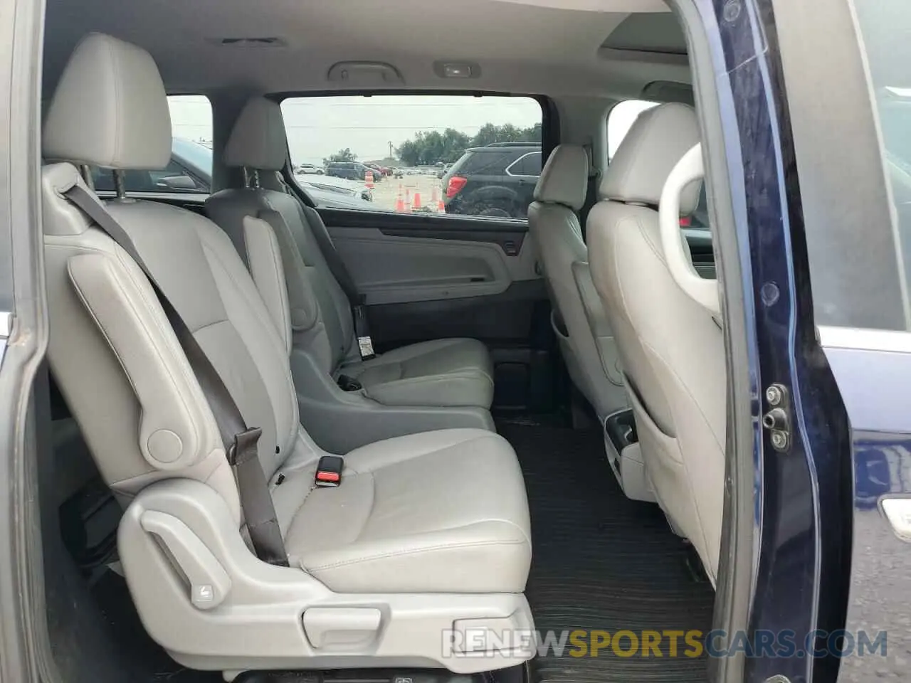 11 Photograph of a damaged car 5FNRL6H78KB085080 HONDA All Models 2019