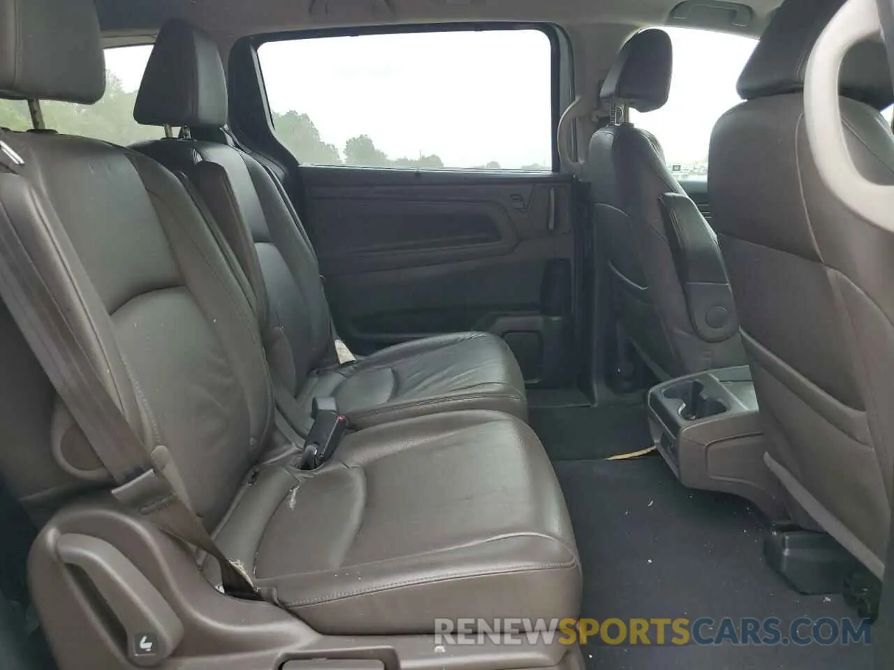11 Photograph of a damaged car 5FNRL6H78KB133385 HONDA All Models 2019