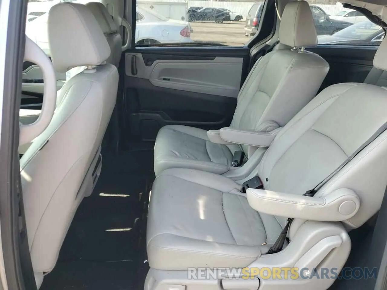 11 Photograph of a damaged car 5FNRL6H78KB136481 HONDA All Models 2019