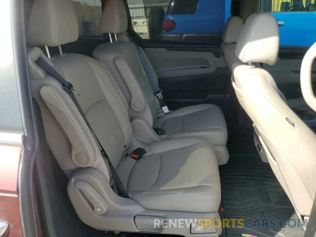 11 Photograph of a damaged car 5FNRL6H79KB030170 HONDA All Models 2019