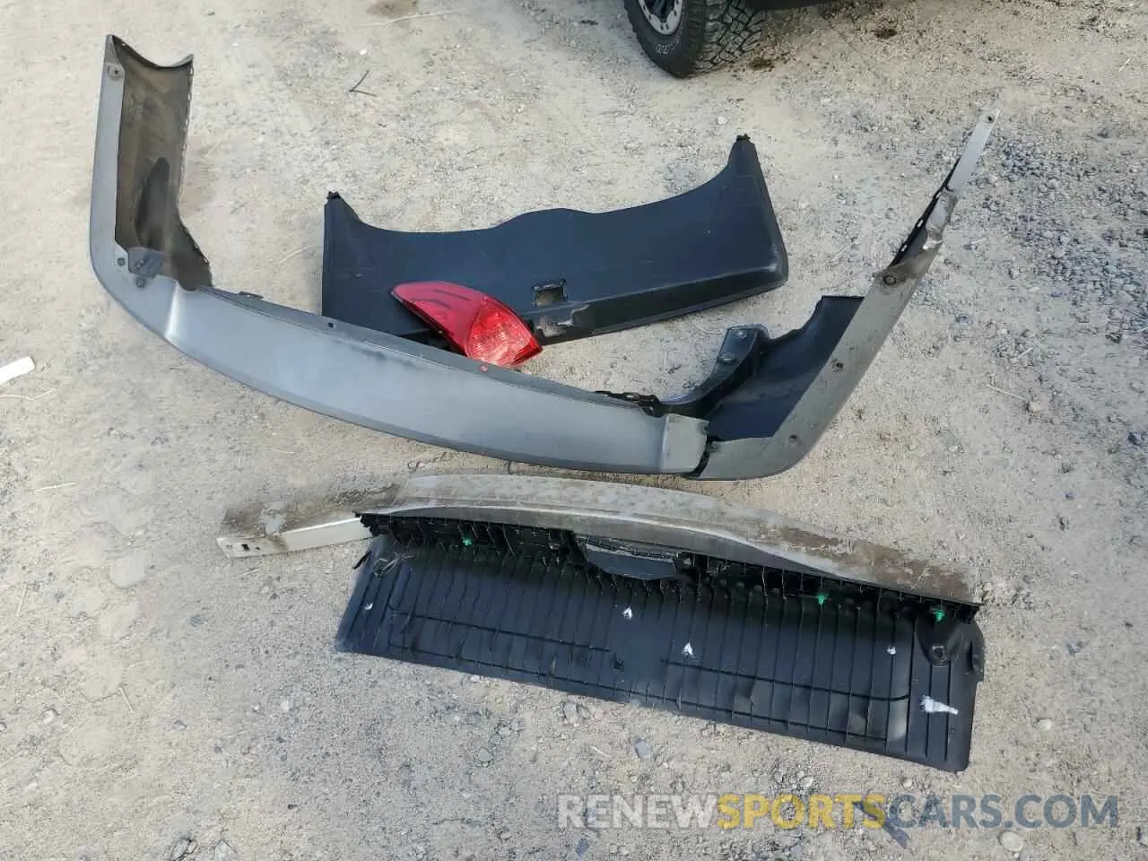 15 Photograph of a damaged car 5FNRL6H79KB030881 HONDA All Models 2019