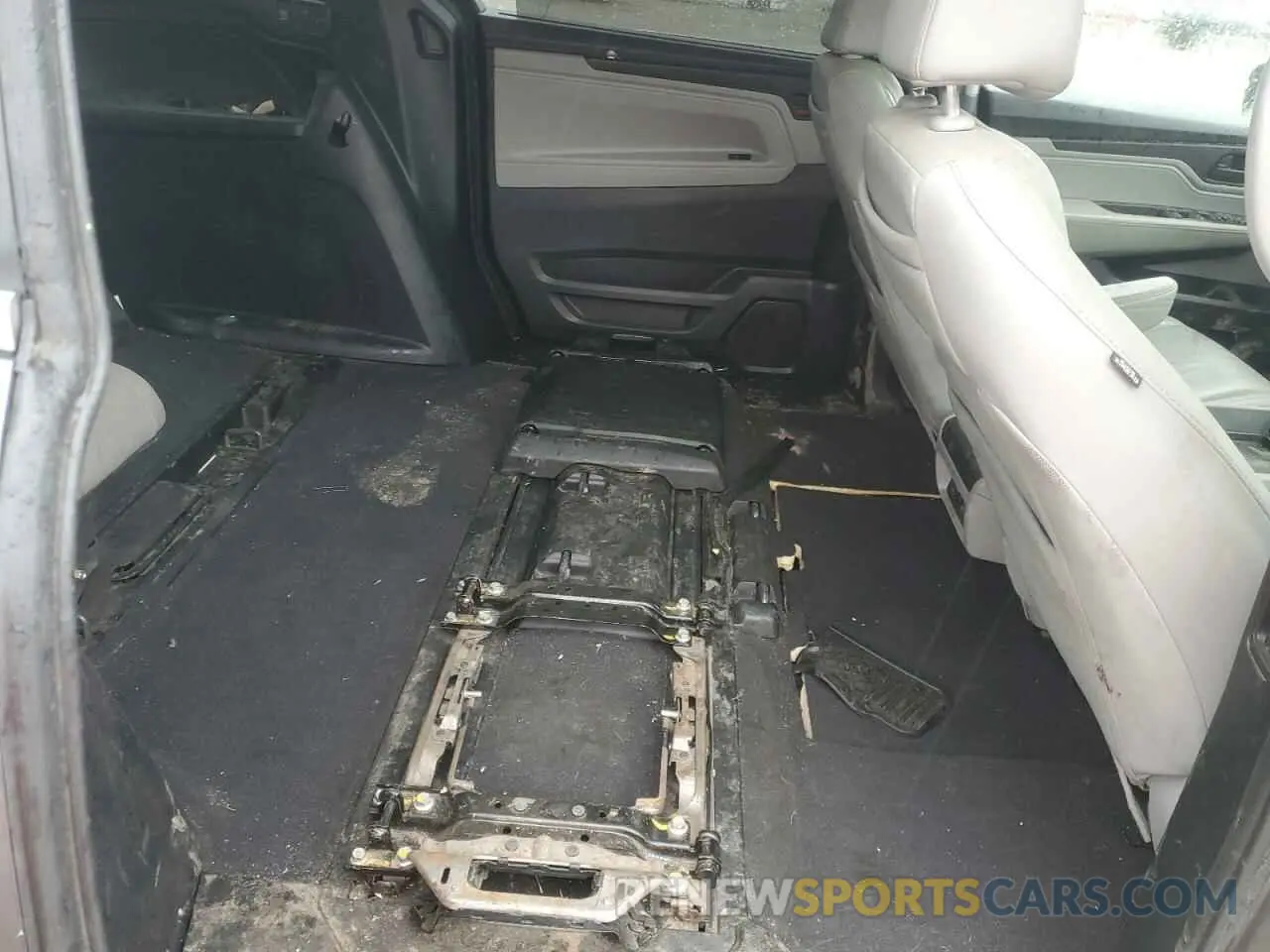 11 Photograph of a damaged car 5FNRL6H79KB124162 HONDA All Models 2019