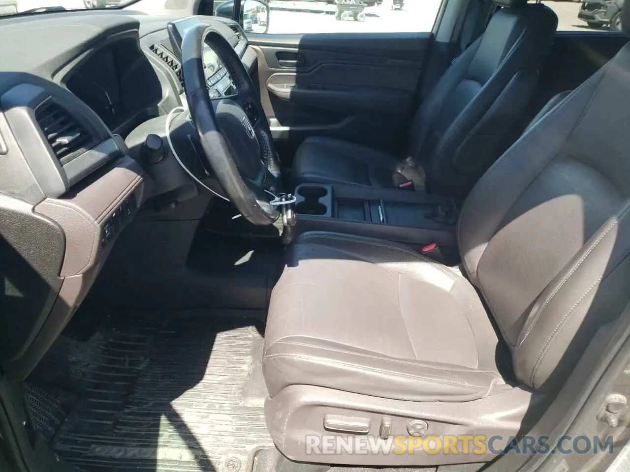 7 Photograph of a damaged car 5FNRL6H79KB128437 HONDA All Models 2019