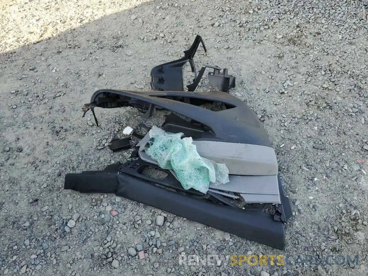 13 Photograph of a damaged car 5FNRL6H7XKB038682 HONDA All Models 2019