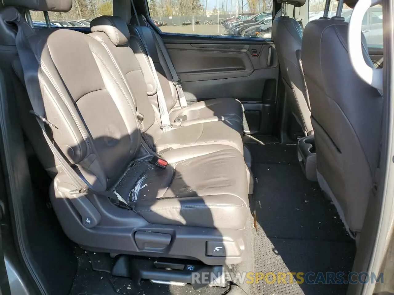 11 Photograph of a damaged car 5FNRL6H7XKB042232 HONDA All Models 2019