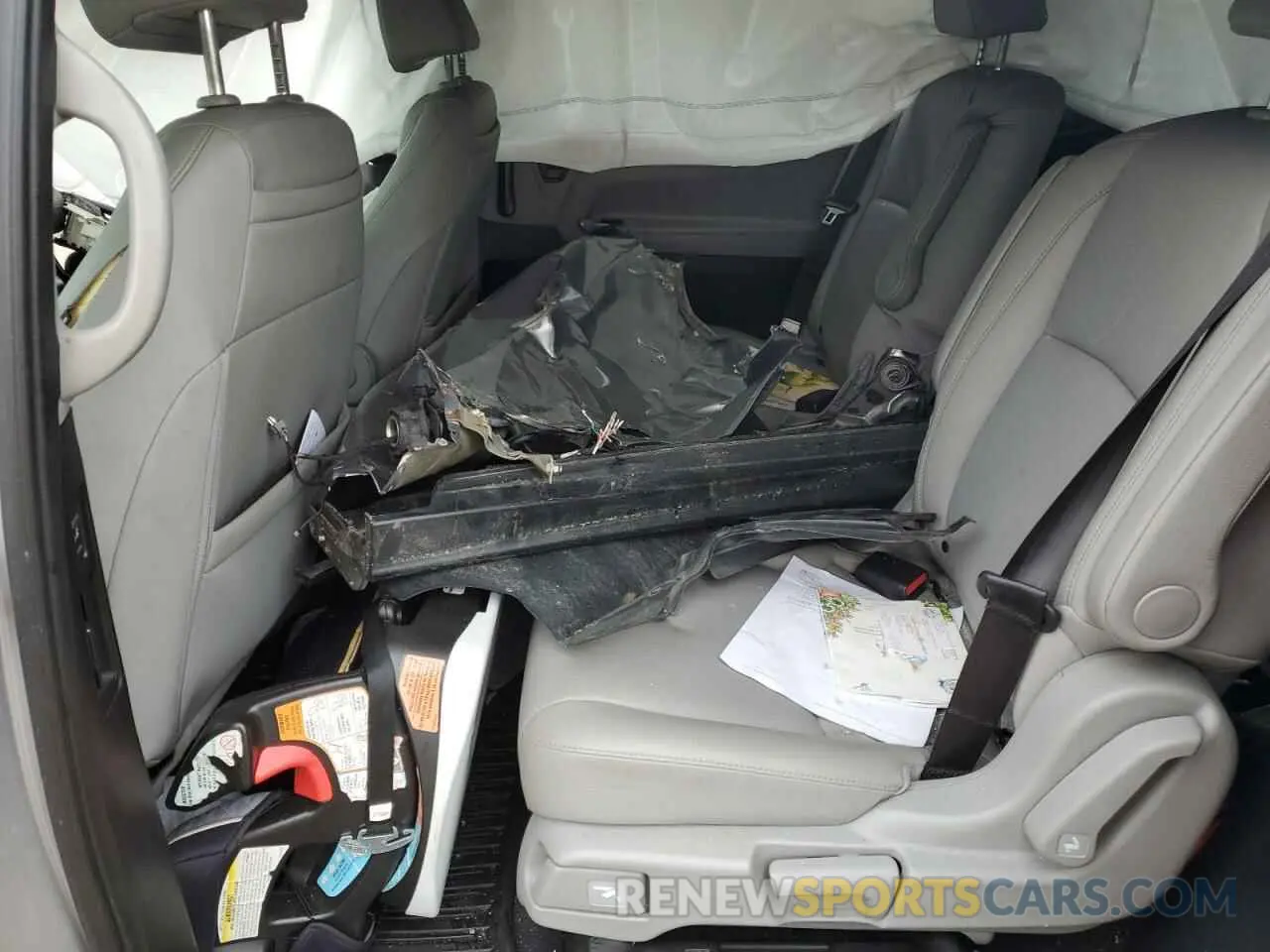 11 Photograph of a damaged car 5FNRL6H7XKB049729 HONDA All Models 2019
