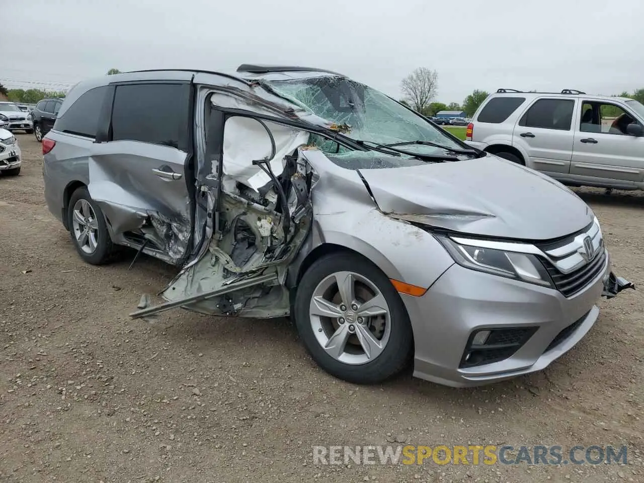 4 Photograph of a damaged car 5FNRL6H7XKB049729 HONDA All Models 2019