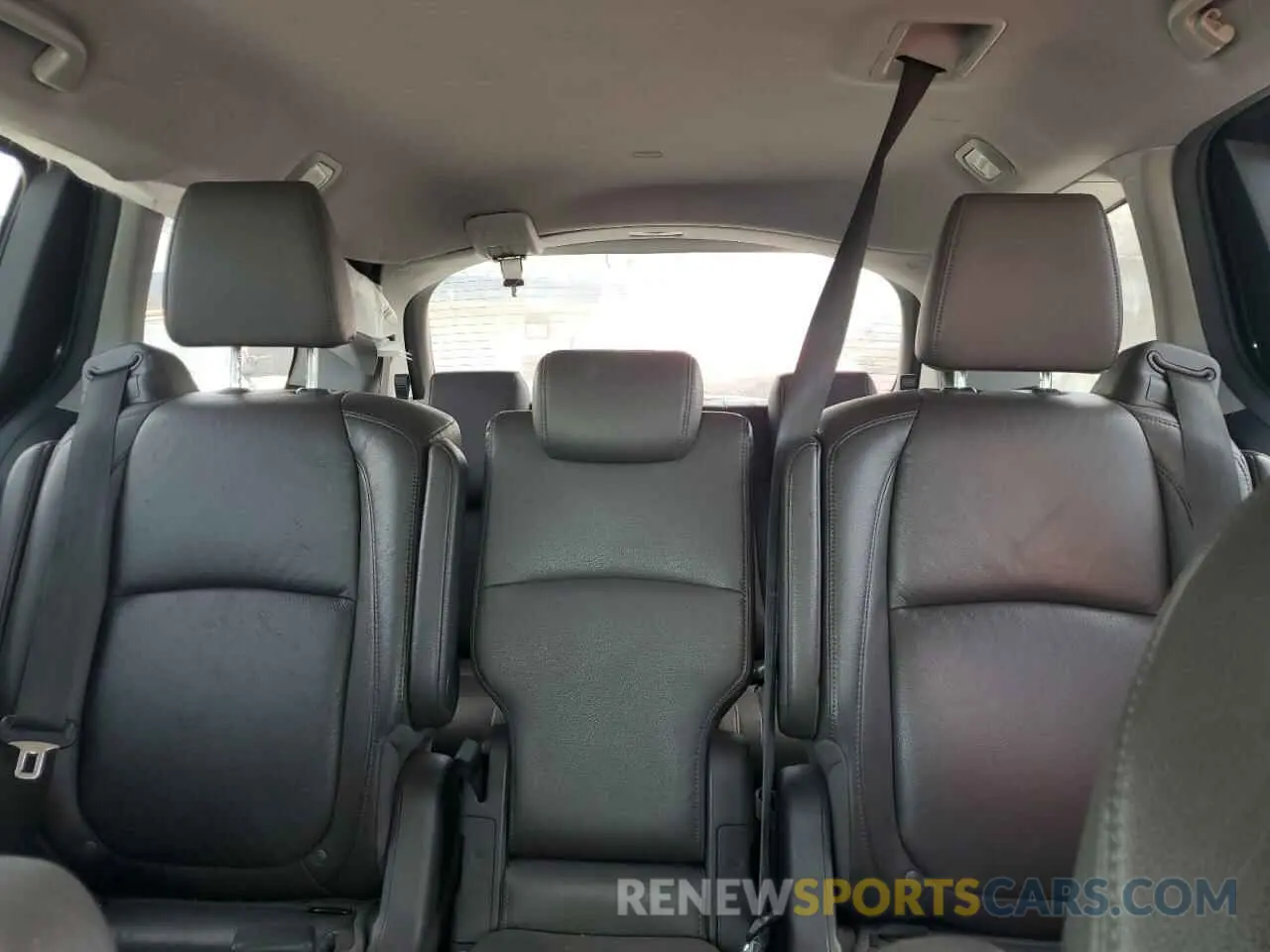 10 Photograph of a damaged car 5FNRL6H7XKB057328 HONDA All Models 2019
