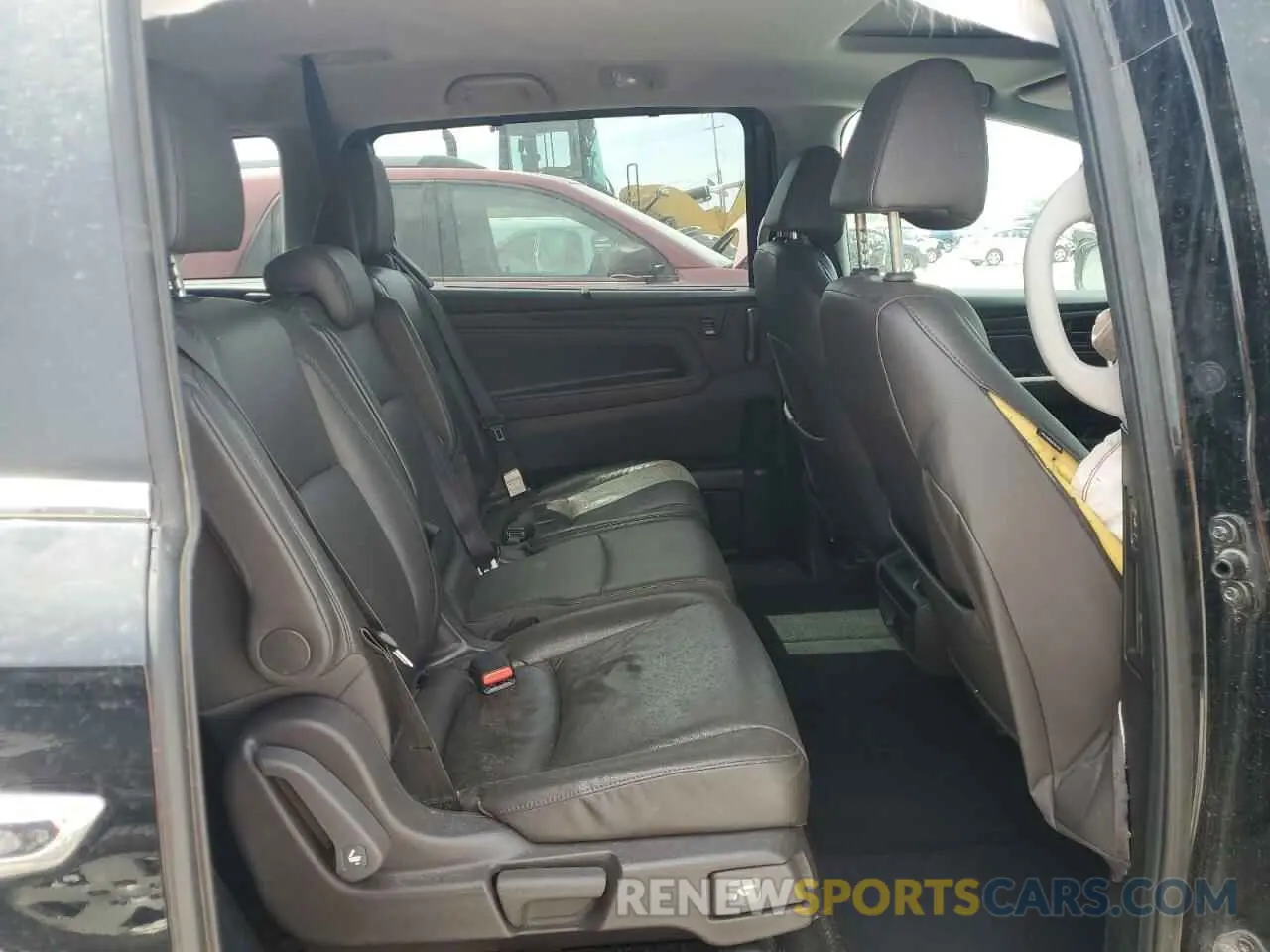11 Photograph of a damaged car 5FNRL6H7XKB057328 HONDA All Models 2019