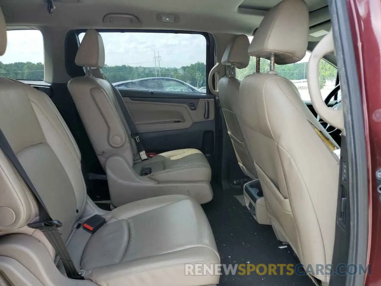 11 Photograph of a damaged car 5FNRL6H7XKB062710 HONDA All Models 2019