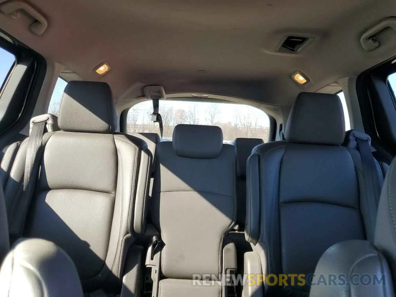 10 Photograph of a damaged car 5FNRL6H7XKB066983 HONDA All Models 2019