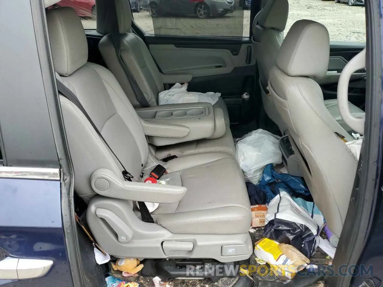 11 Photograph of a damaged car 5FNRL6H70LB051653 HONDA All Models 2020
