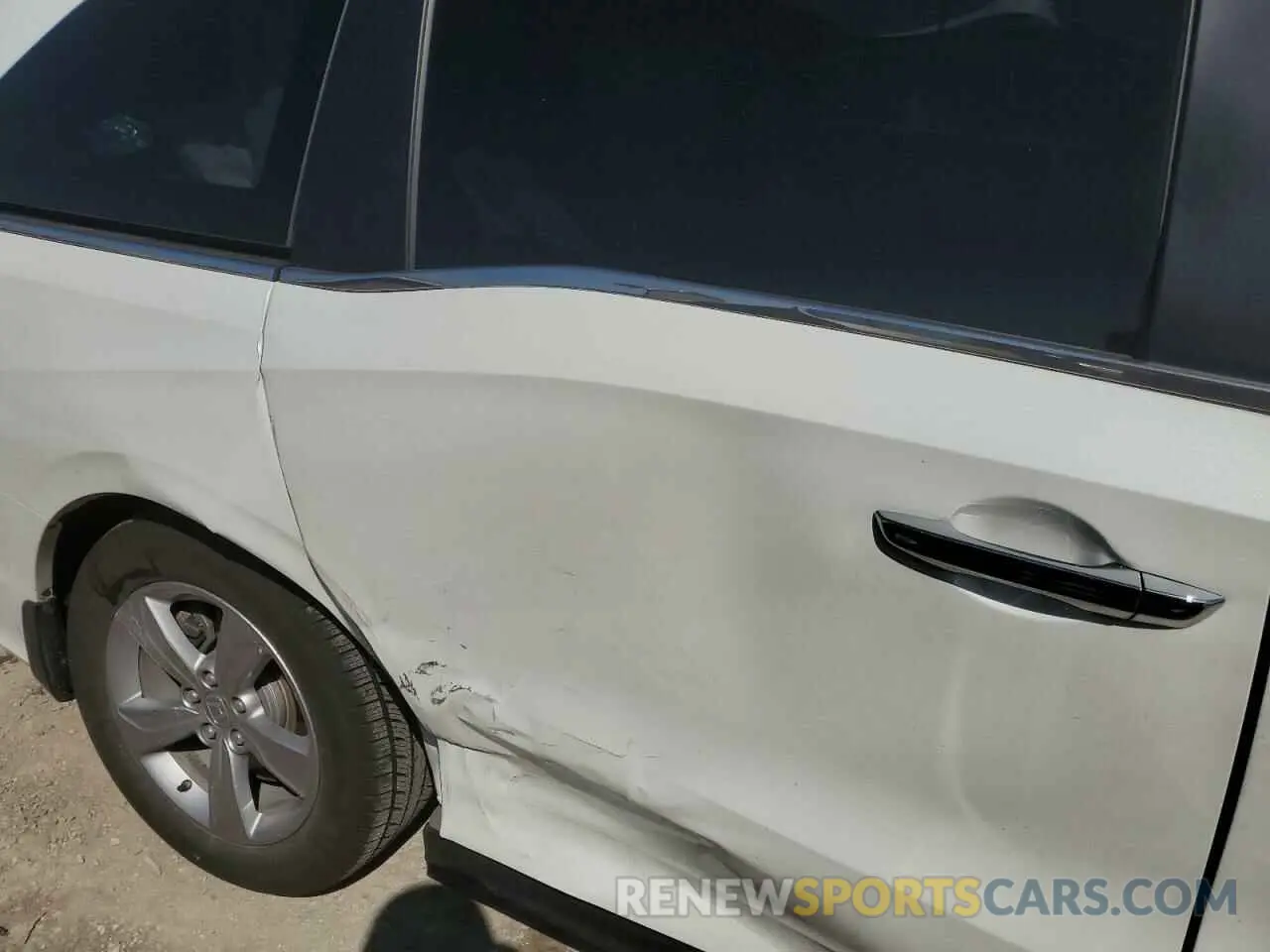 12 Photograph of a damaged car 5FNRL6H71LB069045 HONDA All Models 2020