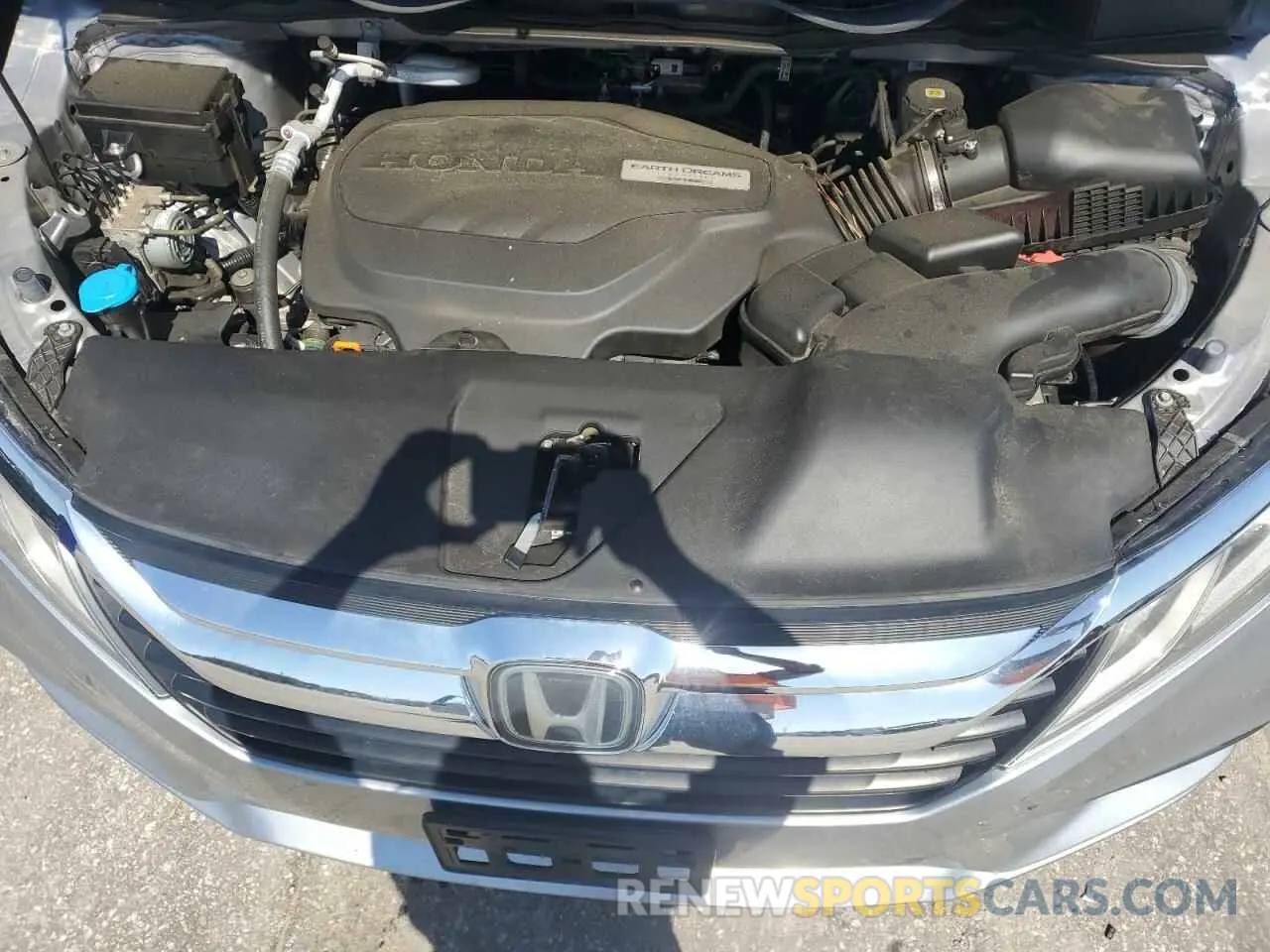 13 Photograph of a damaged car 5FNRL6H78LB072721 HONDA All Models 2020