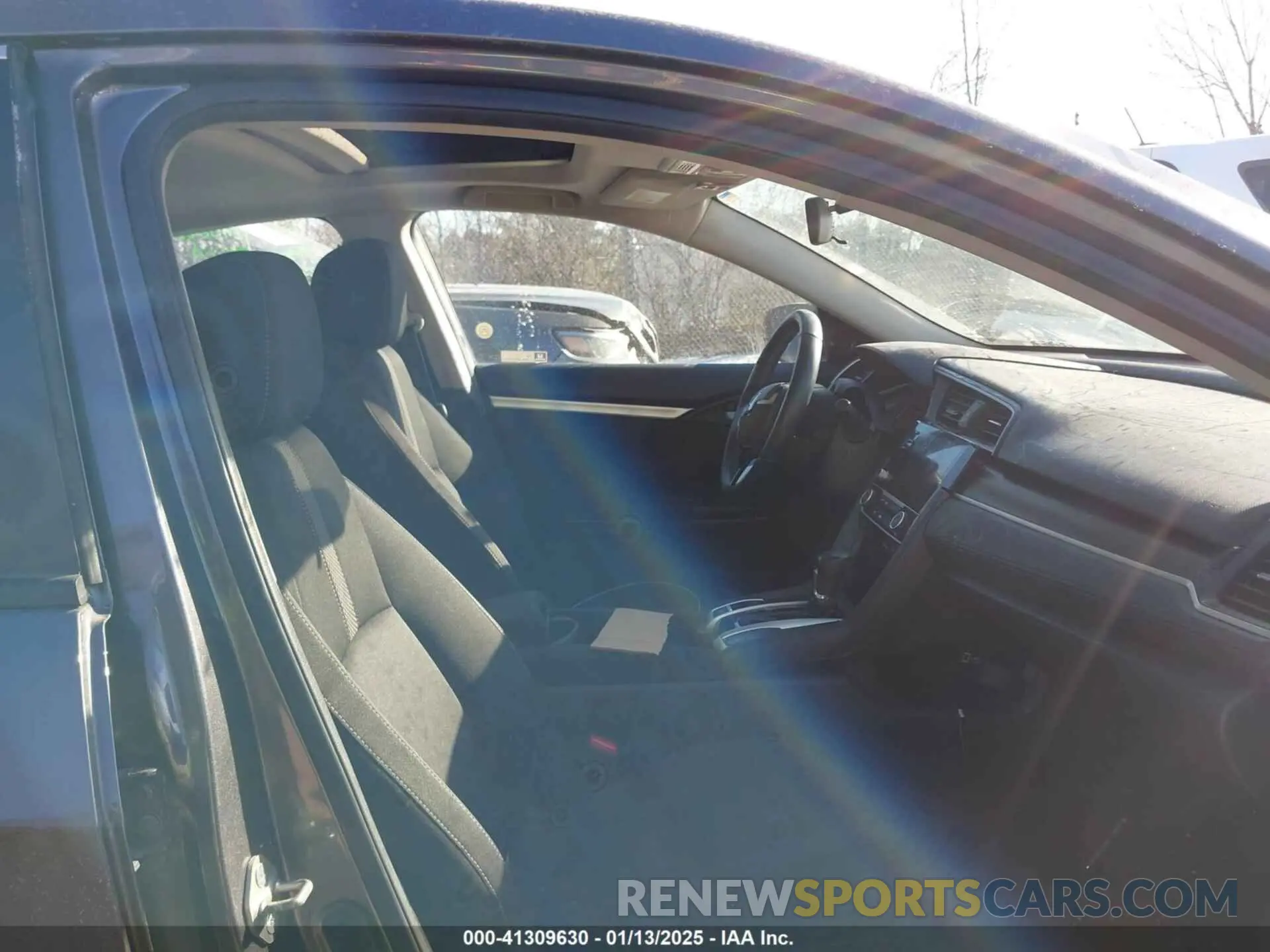 5 Photograph of a damaged car 19XFC1F30KE001927 HONDA CIVIC 2019
