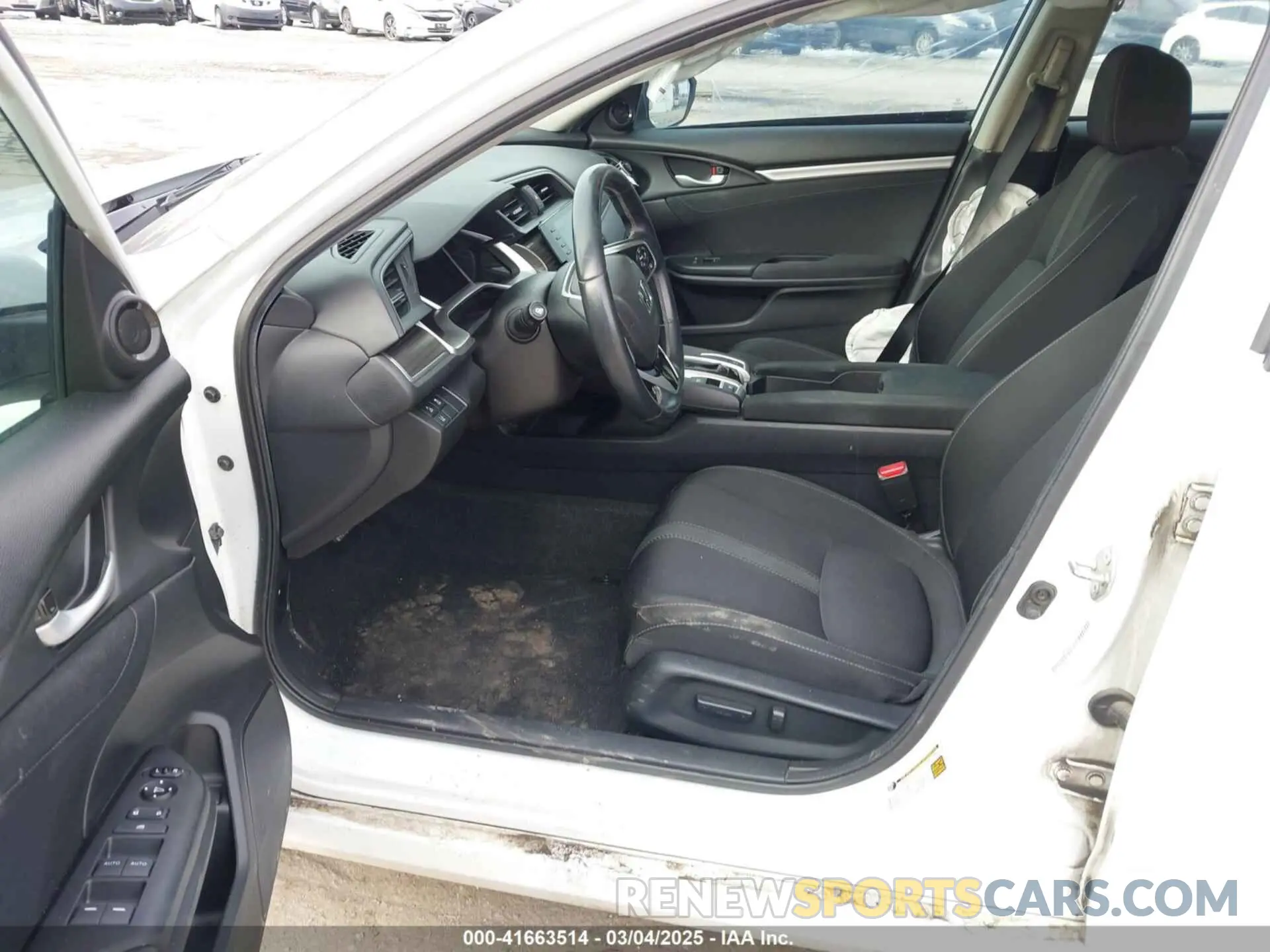 5 Photograph of a damaged car 19XFC1F30KE015570 HONDA CIVIC 2019
