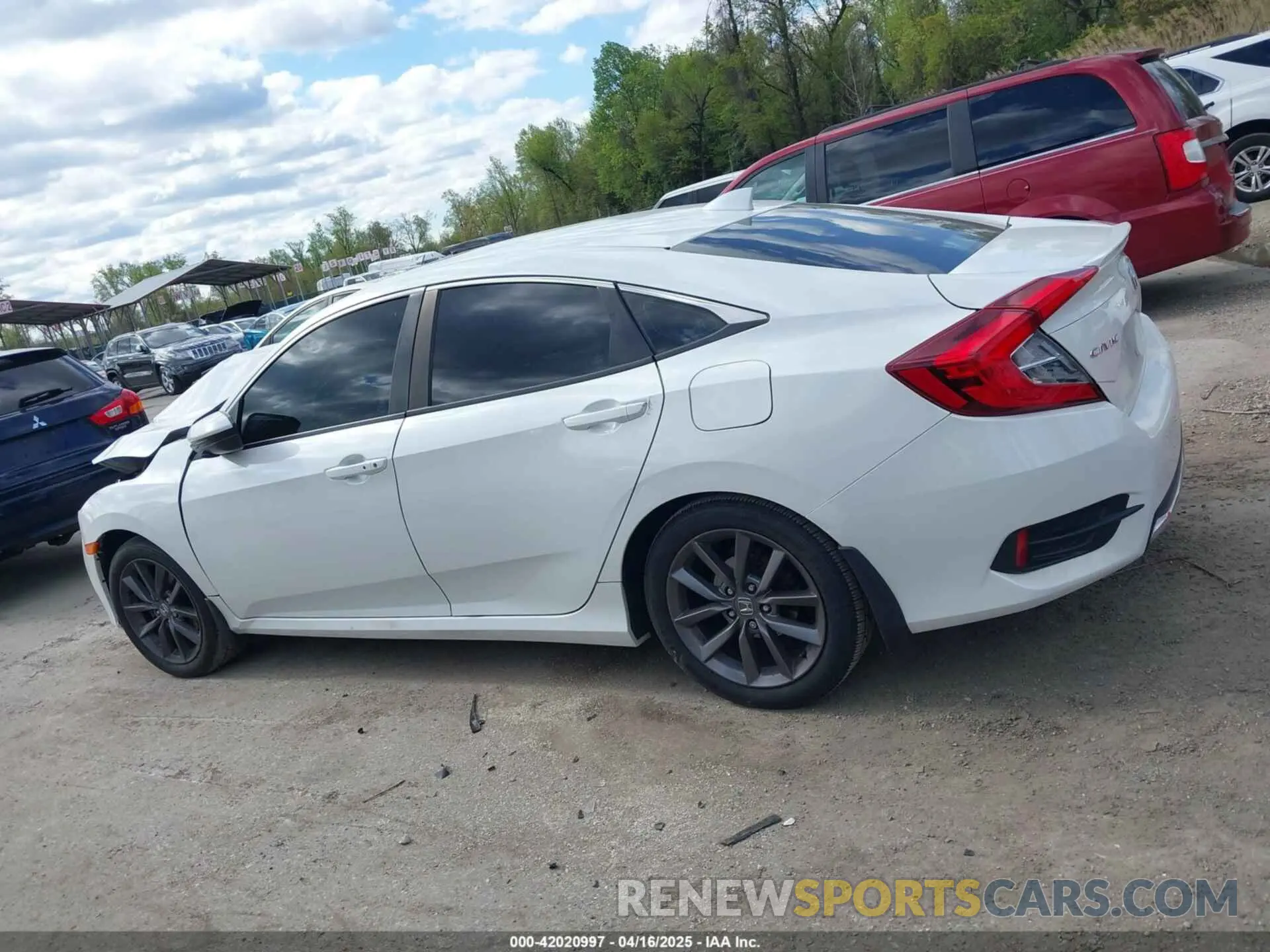 15 Photograph of a damaged car 19XFC1F30KE208186 HONDA CIVIC 2019