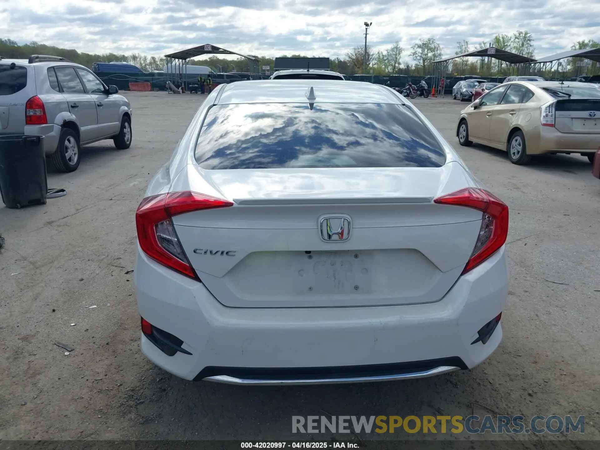 17 Photograph of a damaged car 19XFC1F30KE208186 HONDA CIVIC 2019