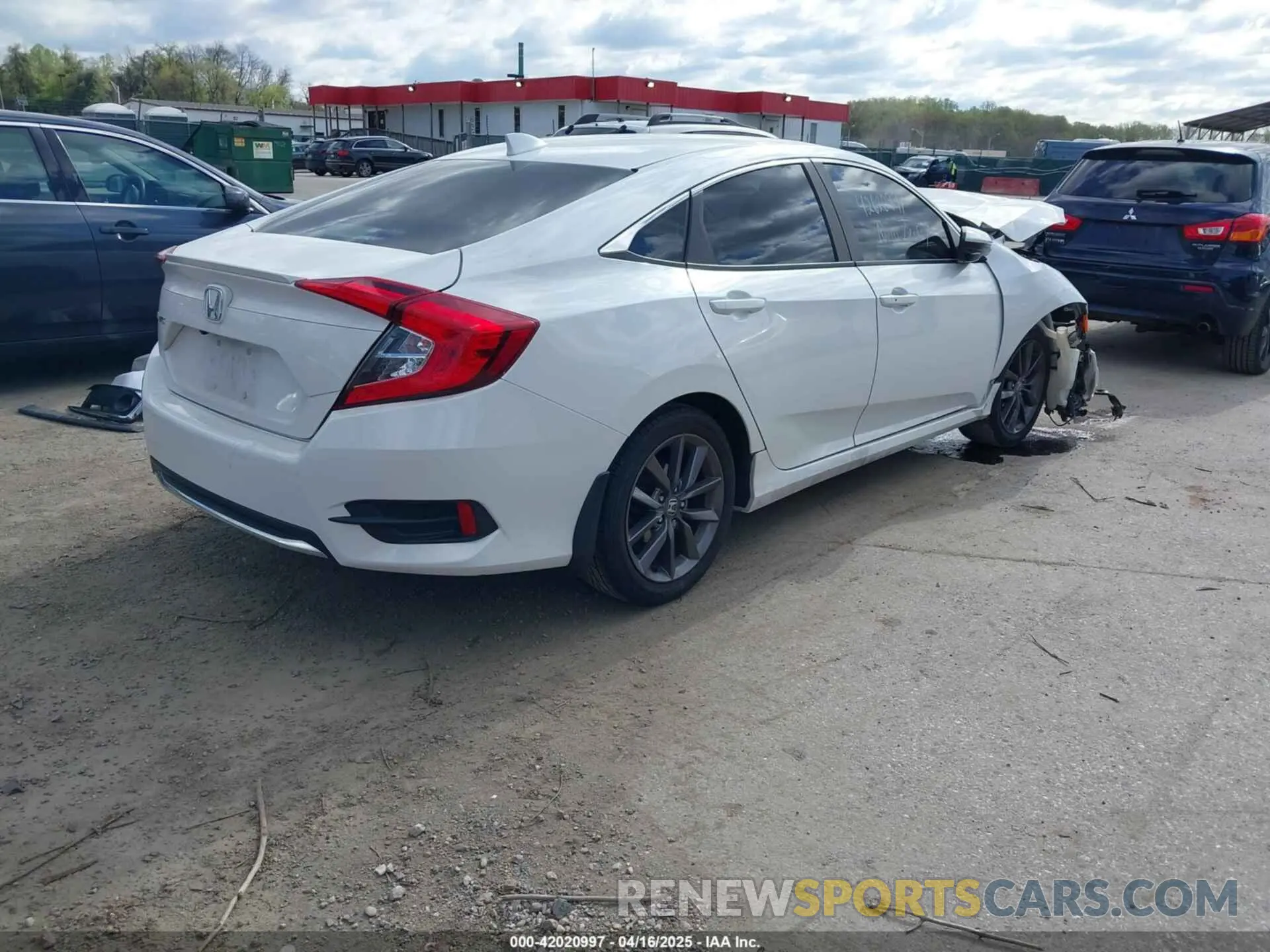4 Photograph of a damaged car 19XFC1F30KE208186 HONDA CIVIC 2019