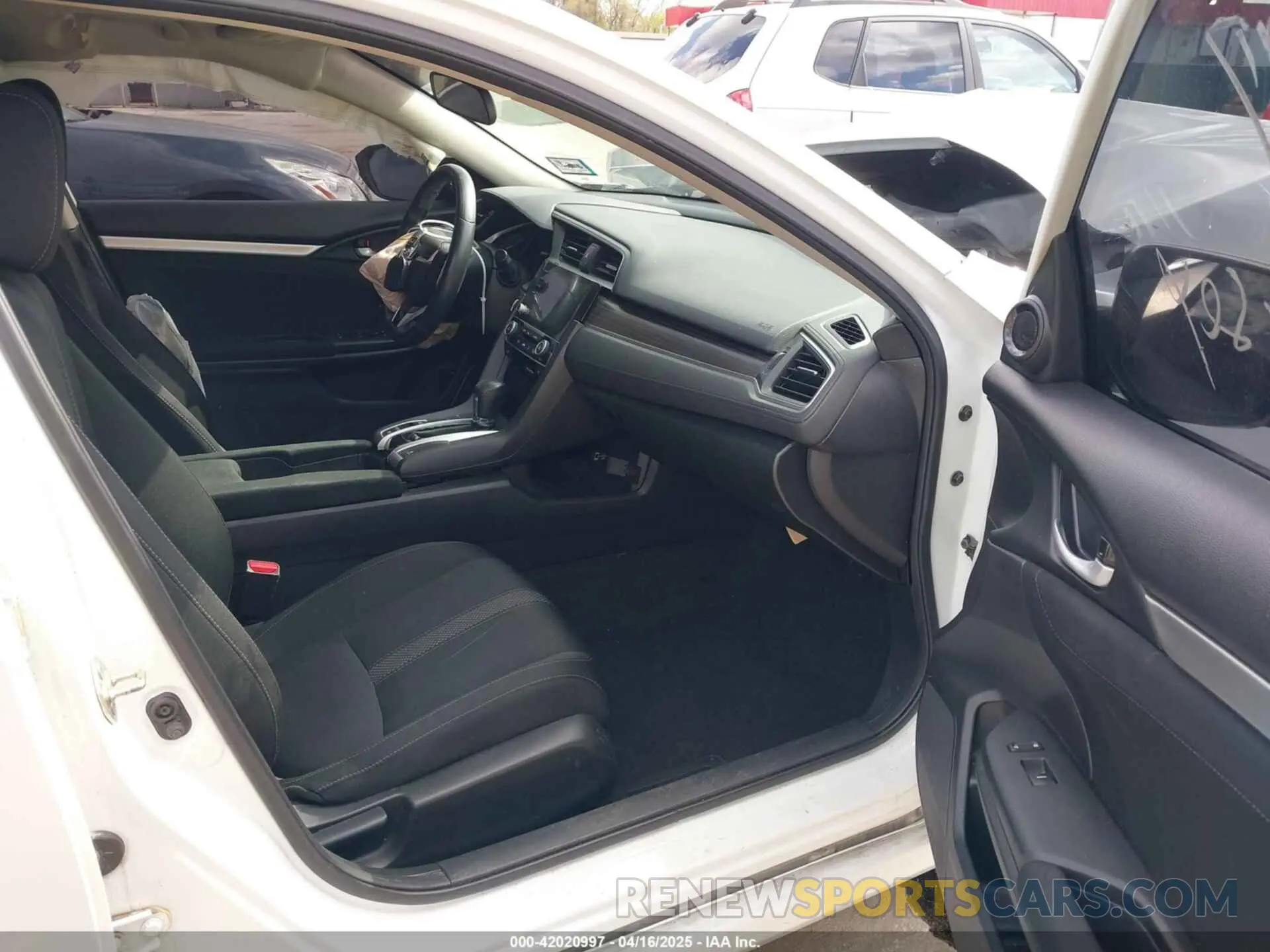 5 Photograph of a damaged car 19XFC1F30KE208186 HONDA CIVIC 2019