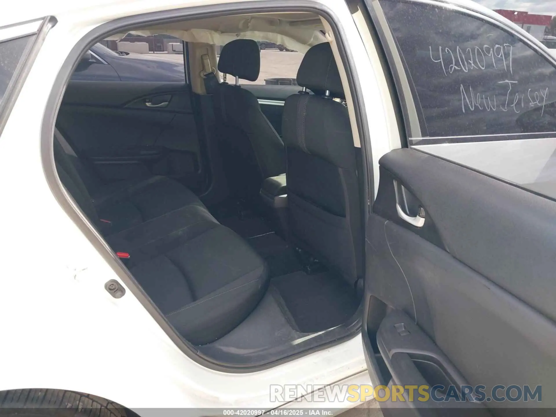 8 Photograph of a damaged car 19XFC1F30KE208186 HONDA CIVIC 2019