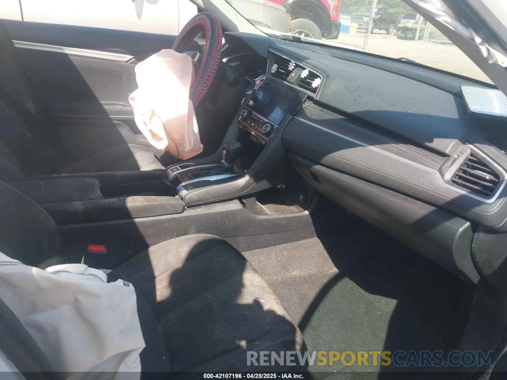 5 Photograph of a damaged car 19XFC1F31KE014525 HONDA CIVIC 2019