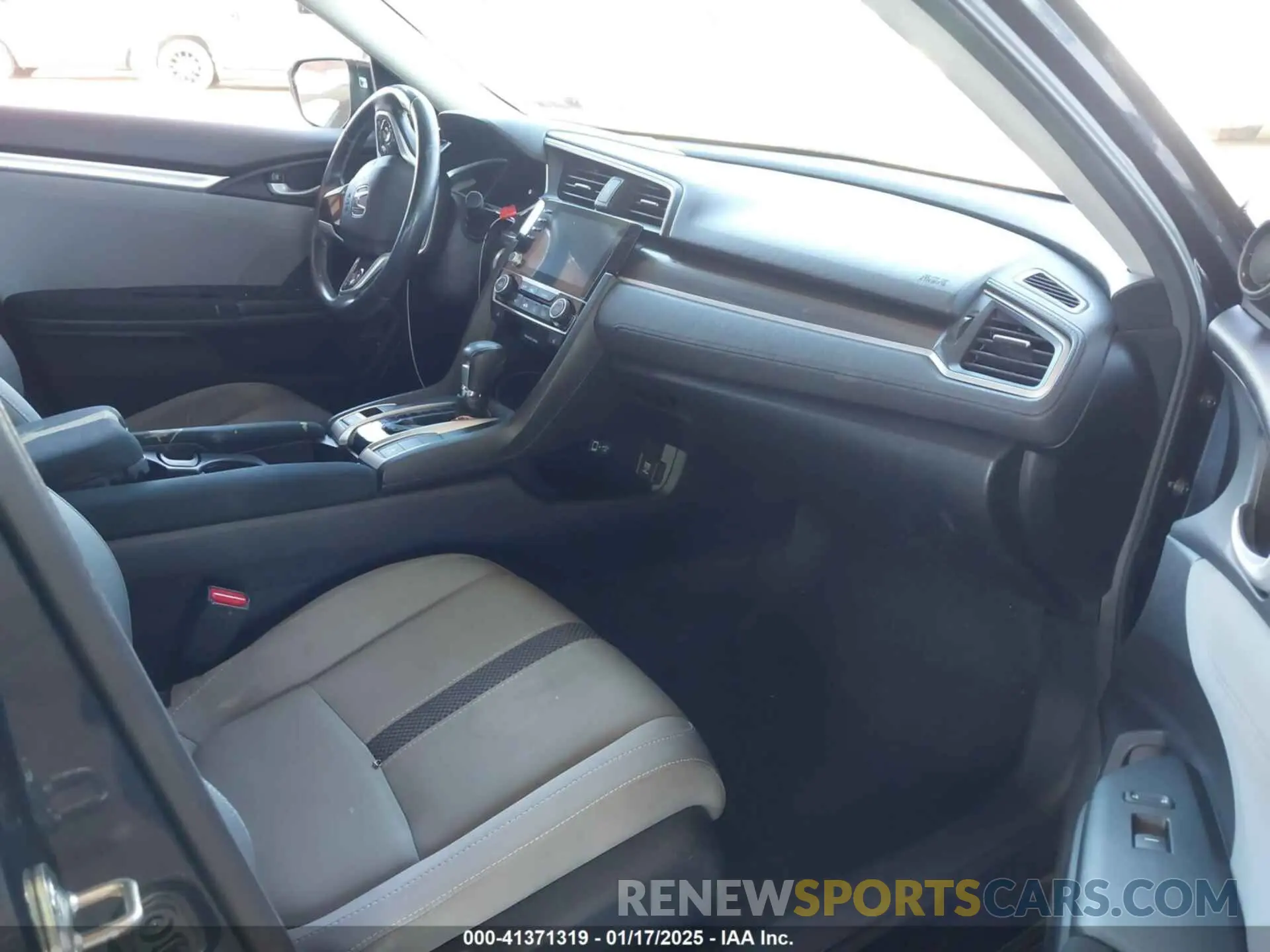 5 Photograph of a damaged car 19XFC1F31KE020339 HONDA CIVIC 2019