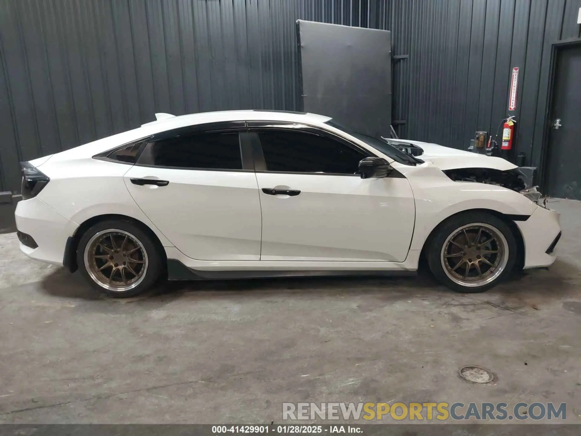 13 Photograph of a damaged car 19XFC1F32KE005428 HONDA CIVIC 2019