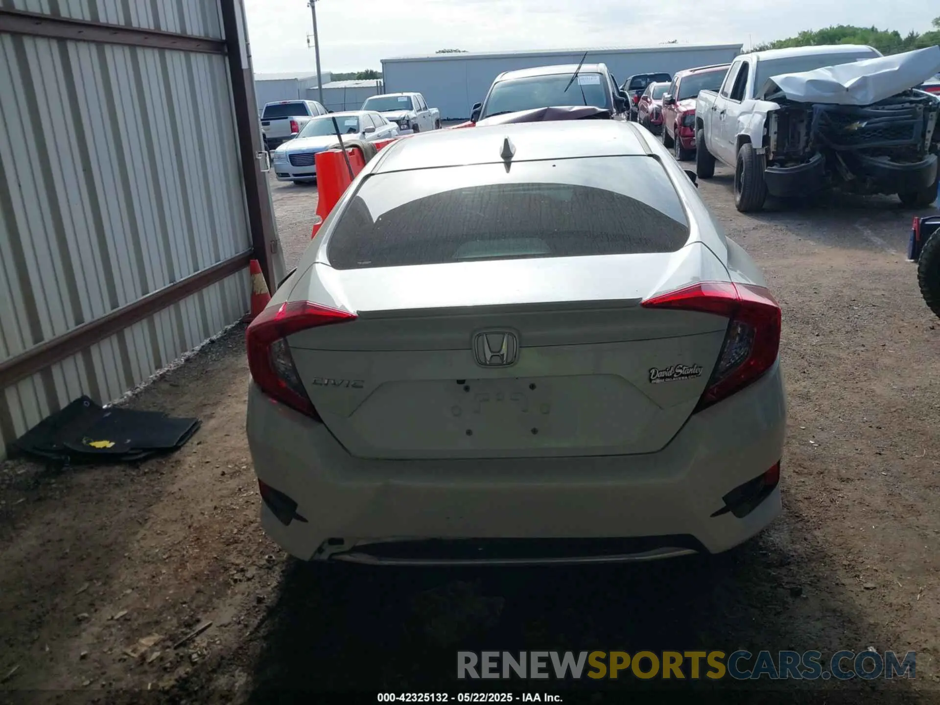 16 Photograph of a damaged car 19XFC1F32KE015439 HONDA CIVIC 2019
