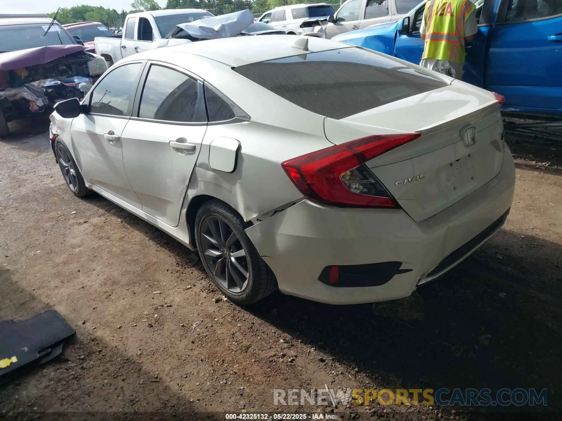 3 Photograph of a damaged car 19XFC1F32KE015439 HONDA CIVIC 2019