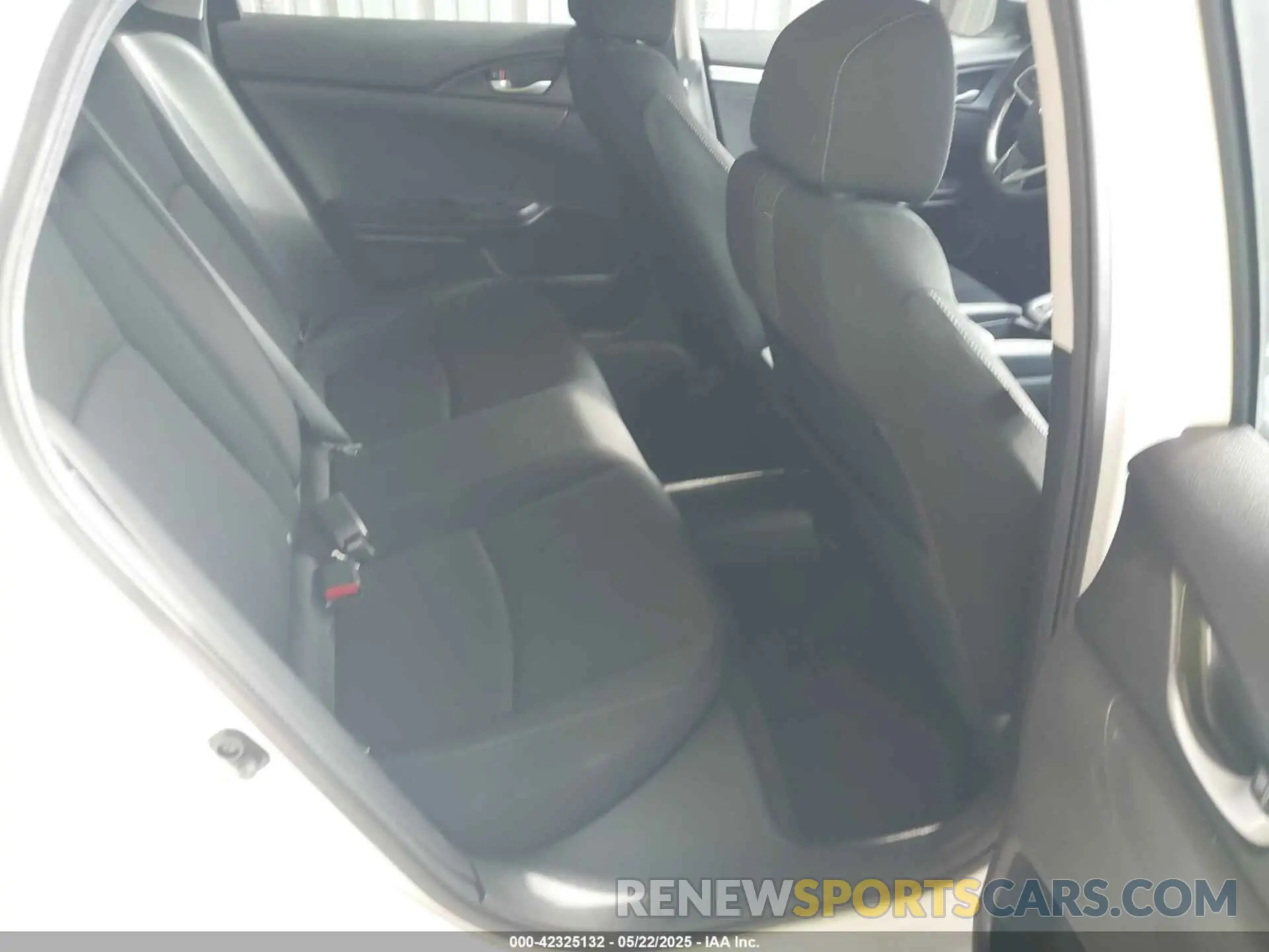 8 Photograph of a damaged car 19XFC1F32KE015439 HONDA CIVIC 2019